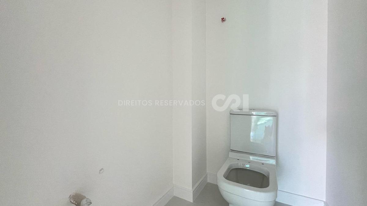 Apartamento com 3 Suítes no Edifício Sangiovese na Meia Praia, Itapema
