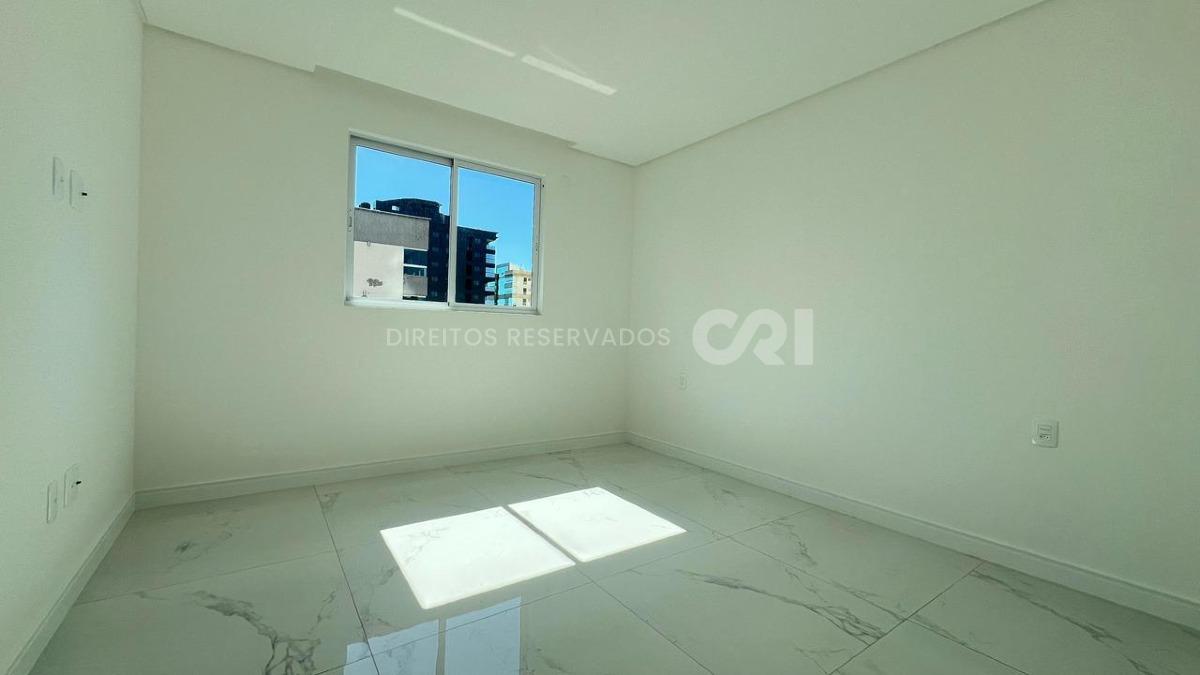 Apartamento com 3 Suítes no Edifício Sangiovese na Meia Praia, Itapema
