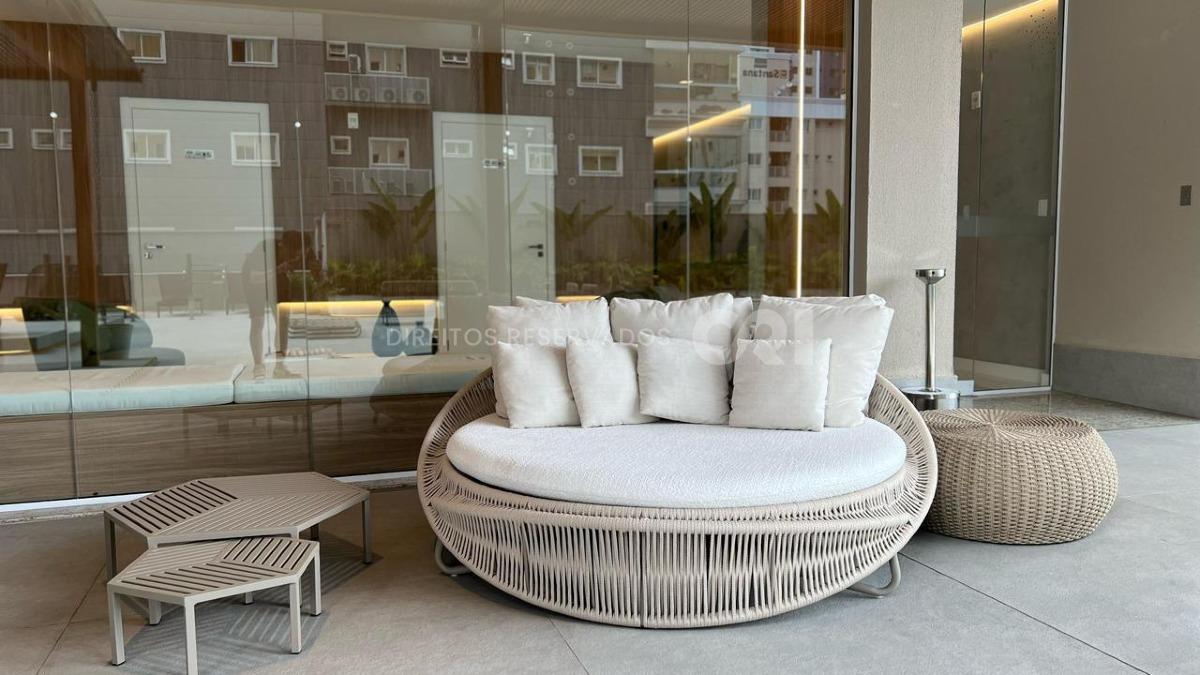 Apartamento com 3 Suítes no Edifício Sangiovese na Meia Praia, Itapema