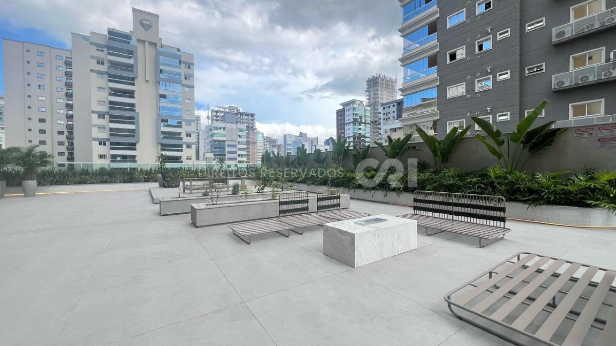 Apartamento com 3 Suítes no Edifício Sangiovese na Meia Praia, Itapema