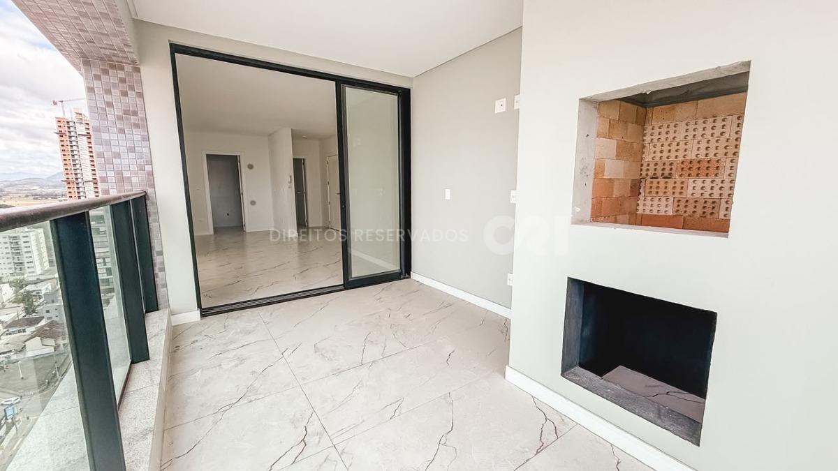 Apartamento com 3 Dormitórios no Le Voyage na Meia Praia, Itapema