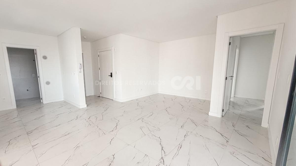 Apartamento com 3 Dormitórios no Le Voyage na Meia Praia, Itapema