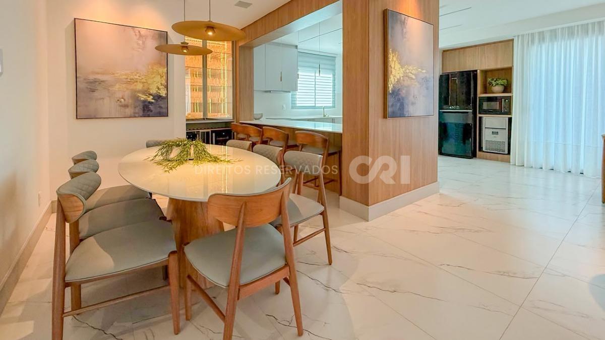 Apartamento com 3 Dormitórios no Le Voyage na Meia Praia, Itapema