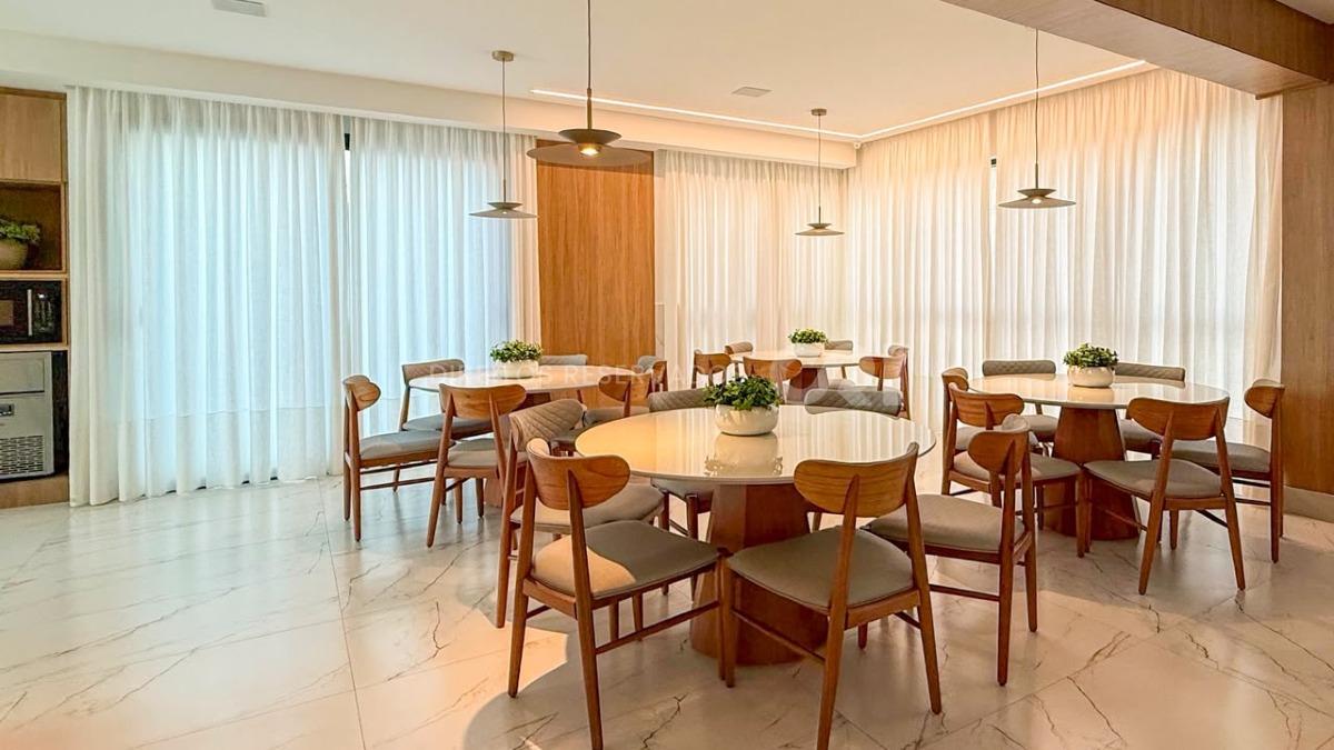 Apartamento com 3 Dormitórios no Le Voyage na Meia Praia, Itapema
