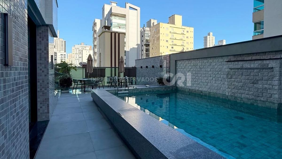 Apartamento com 3 Dormitórios no Le Voyage na Meia Praia, Itapema