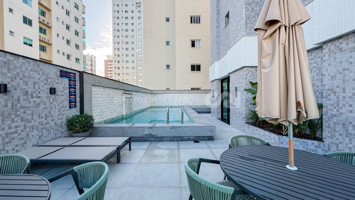 Apartamento com 3 Dormitórios no Le Voyage na Meia Praia, Itapema