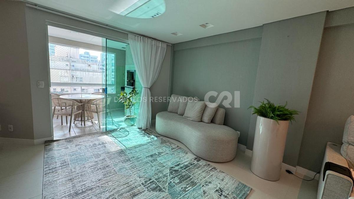 Apartamento com 4 Dormitórios no Edifício Canaã na Meia Praia, Itapema