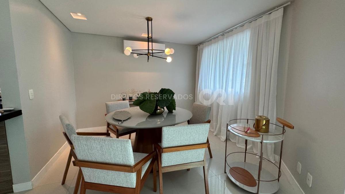 Apartamento com 4 Dormitórios no Edifício Canaã na Meia Praia, Itapema
