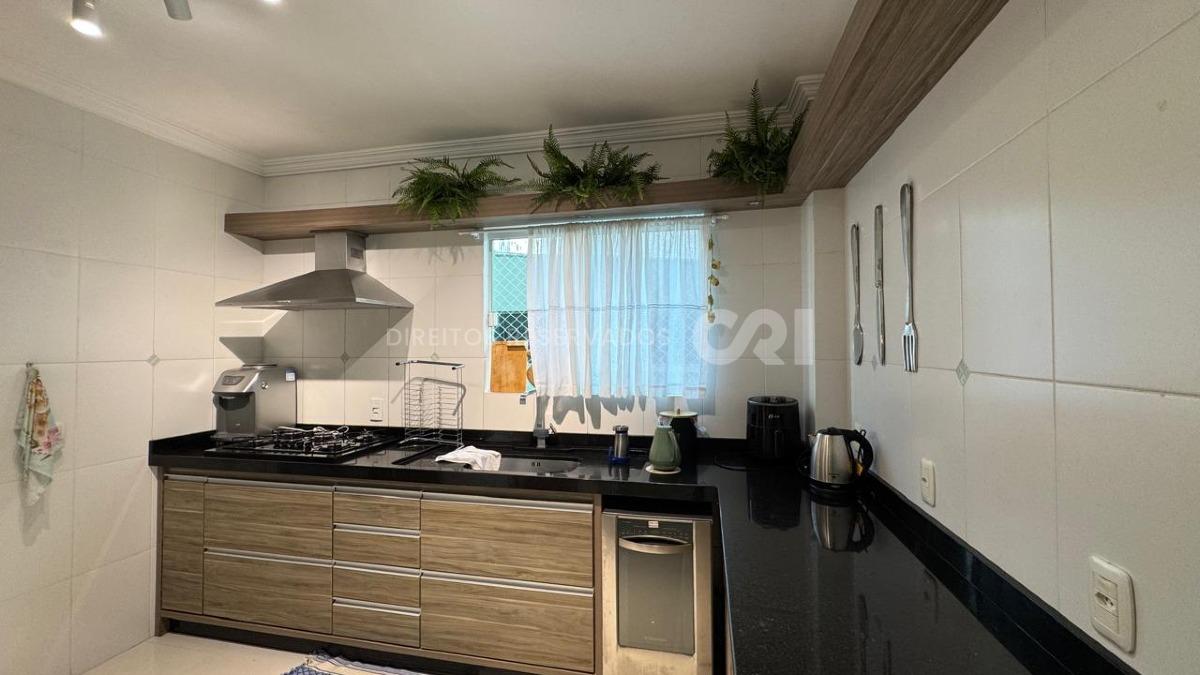 Apartamento com 4 Dormitórios no Edifício Canaã na Meia Praia, Itapema