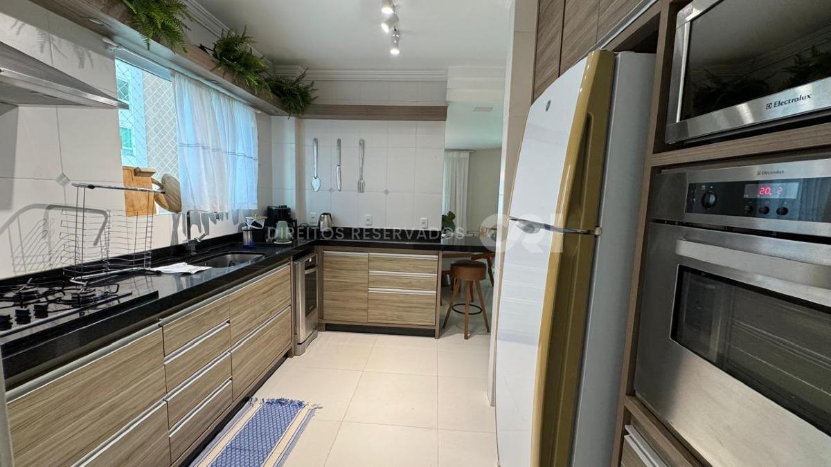 Apartamento com 4 Dormitórios no Edifício Canaã na Meia Praia, Itapema