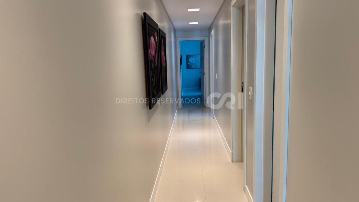 Apartamento com 4 Dormitórios no Edifício Canaã na Meia Praia, Itapema