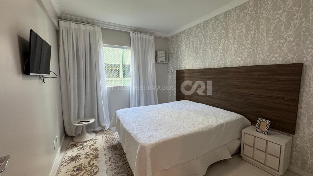 Apartamento com 4 Dormitórios no Edifício Canaã na Meia Praia, Itapema