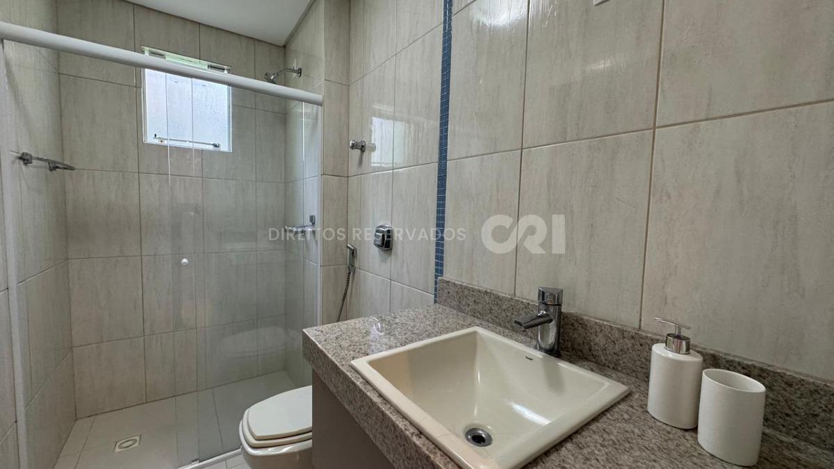 Apartamento com 4 Dormitórios no Edifício Canaã na Meia Praia, Itapema