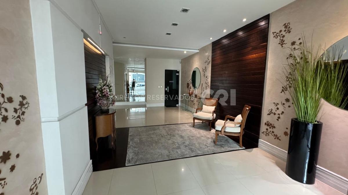 Apartamento com 4 Dormitórios no Edifício Canaã na Meia Praia, Itapema