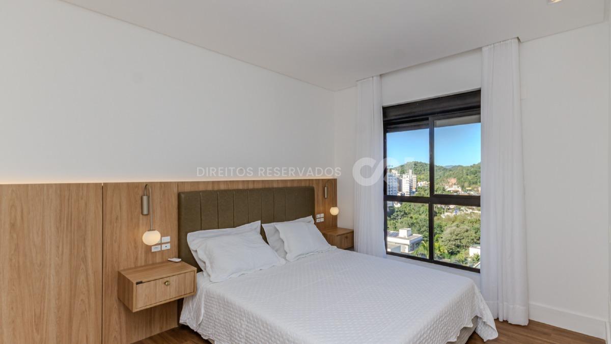 Cobertura Duplex Mobiliada no Edifício JK com 3 suítes na Praia Brava em Itajaí