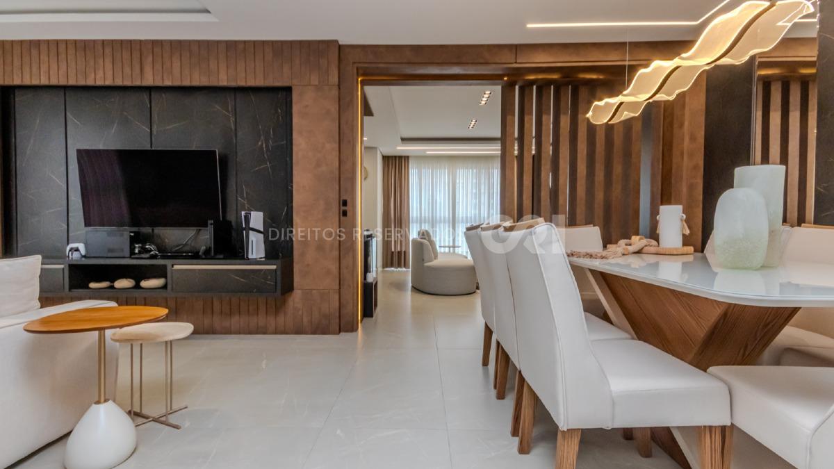 Apartamento com 3 suítes no Città di Vinci no Centro de Balneário Camboriú