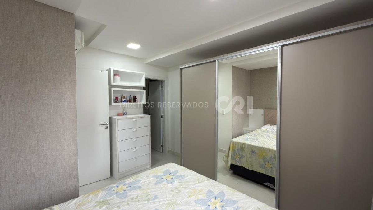 Apartamento com 3 Dormitórios no Edifício Islamorada na Meia Praia, Itapema