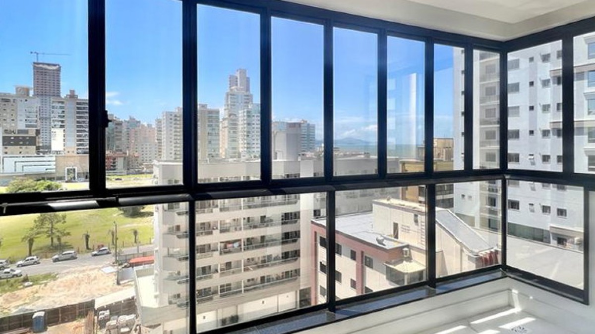 Apartamento com 3 Dormitórios no Carmel Residence na Meia Praia, Itapema