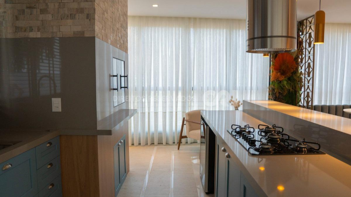 Apartamento com 3 Dormitórios no Carmel Residence na Meia Praia, Itapema