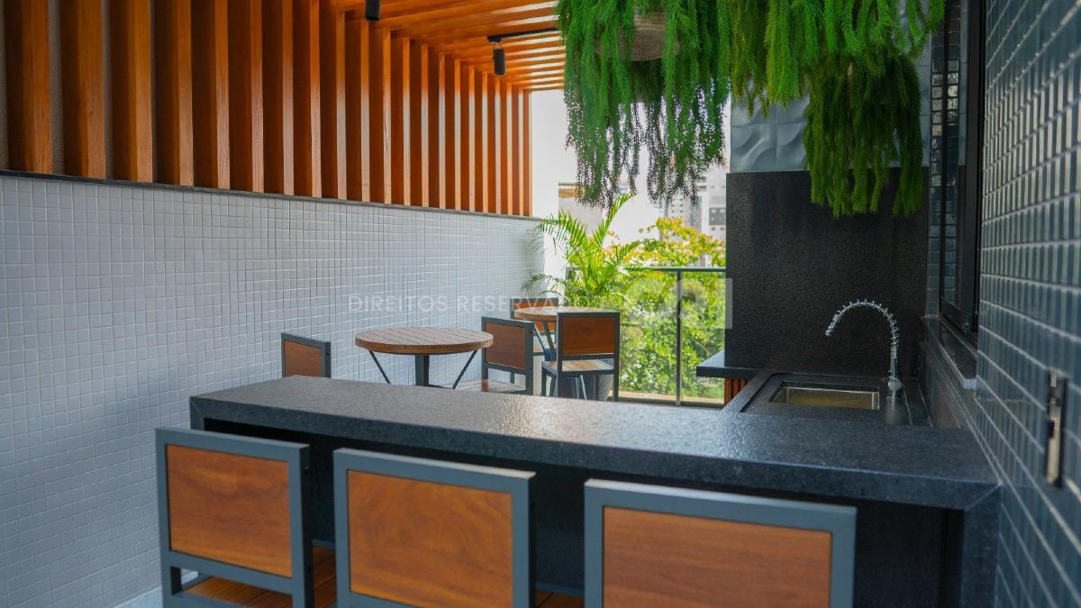 Apartamento com 3 Dormitórios no Carmel Residence na Meia Praia, Itapema