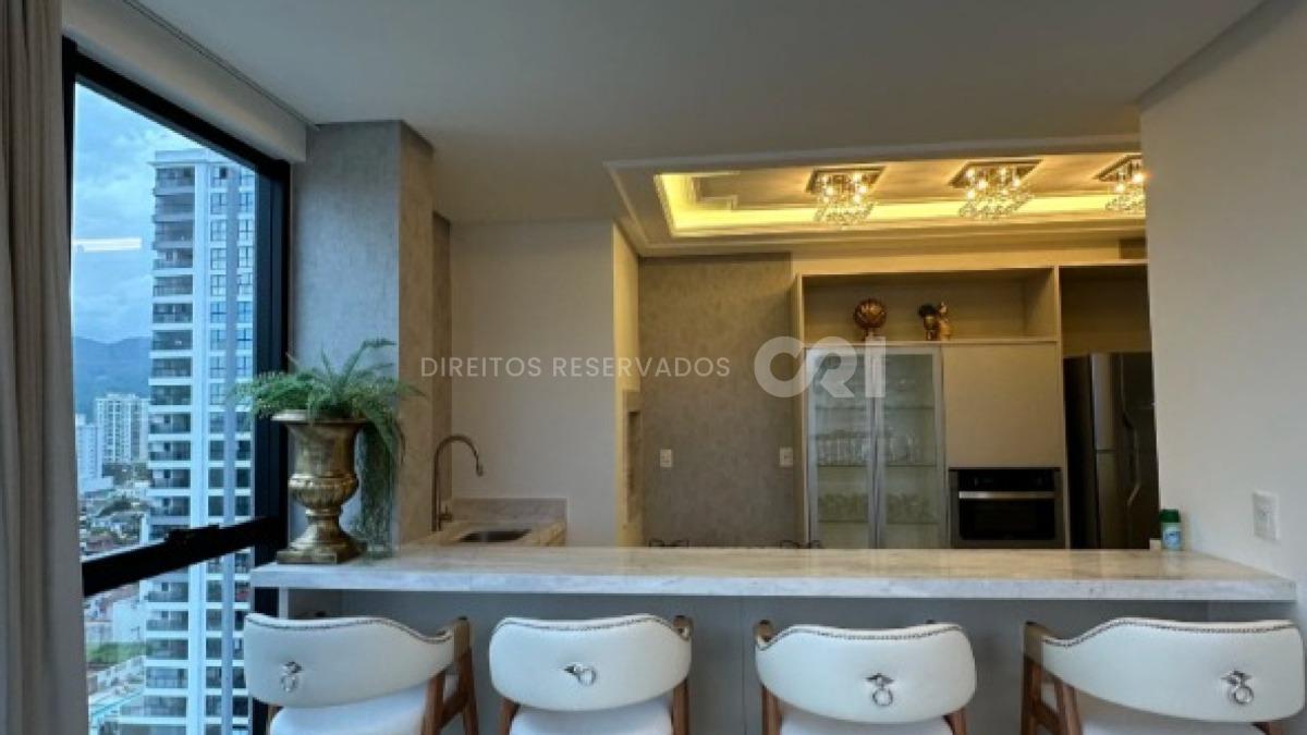 Apartamento com 4 suítes Veneza Residence na Meia Praia em Itapema