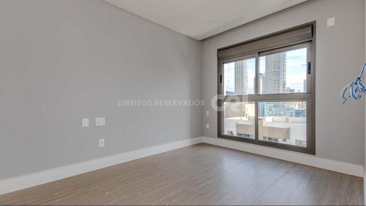 Apartamento com 4 Suítes no Edifício Torre de Mallorca no Centro de Balneário Camboriú