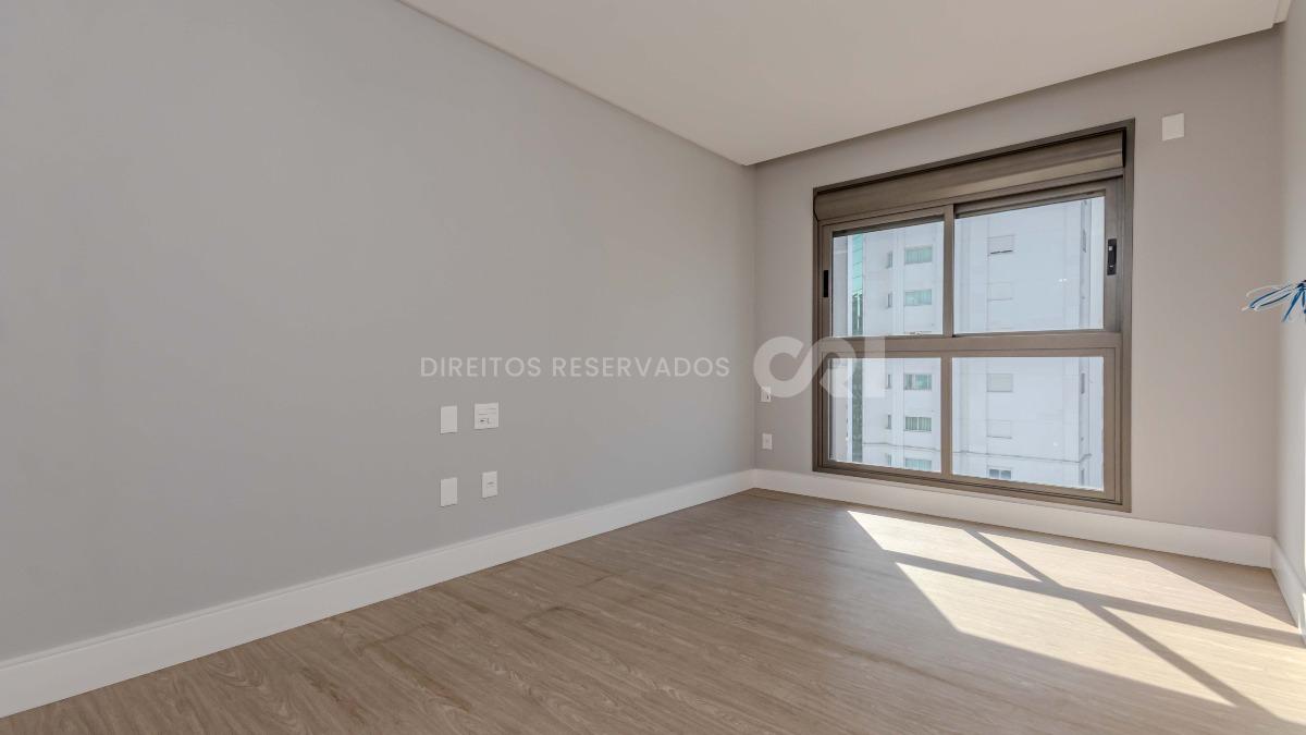 Apartamento com 4 Suítes no Edifício Torre de Mallorca no Centro de Balneário Camboriú