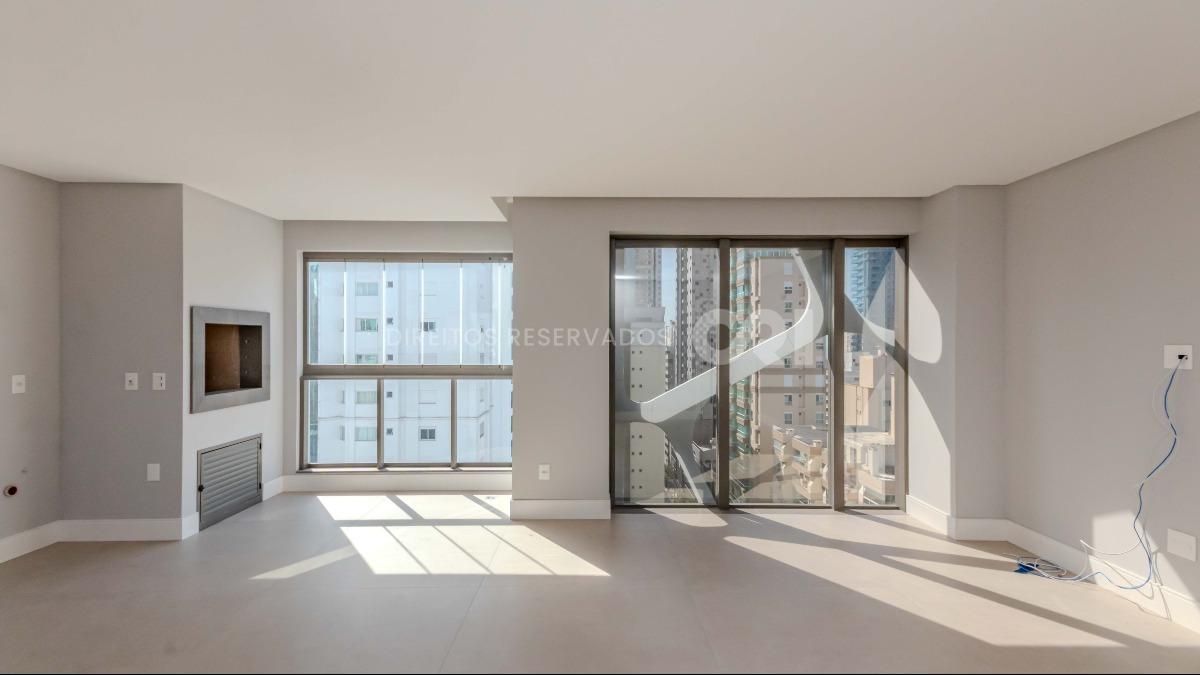 Apartamento com 4 Suítes no Edifício Torre de Mallorca no Centro de Balneário Camboriú