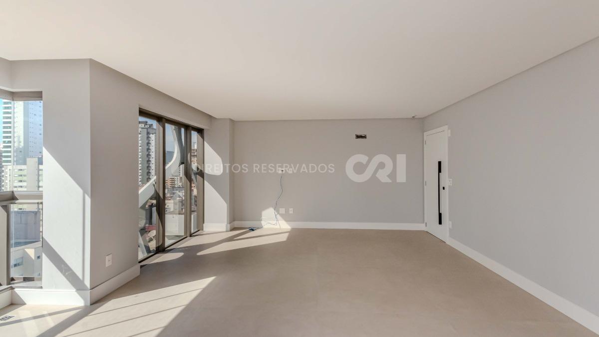 Apartamento com 4 Suítes no Edifício Torre de Mallorca no Centro de Balneário Camboriú