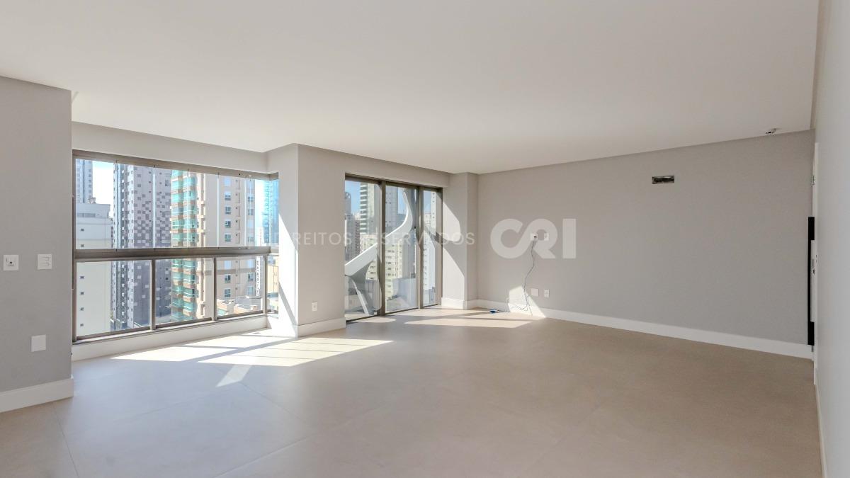 Apartamento com 4 Suítes no Edifício Torre de Mallorca no Centro de Balneário Camboriú