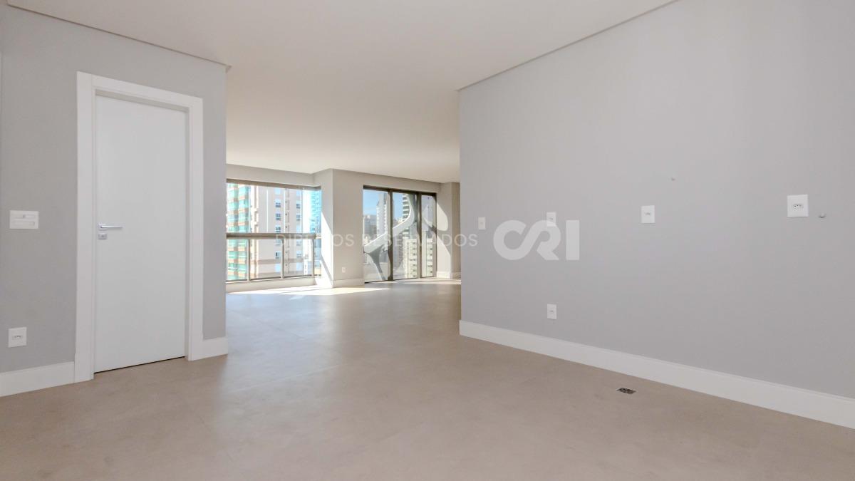 Apartamento com 4 Suítes no Edifício Torre de Mallorca no Centro de Balneário Camboriú