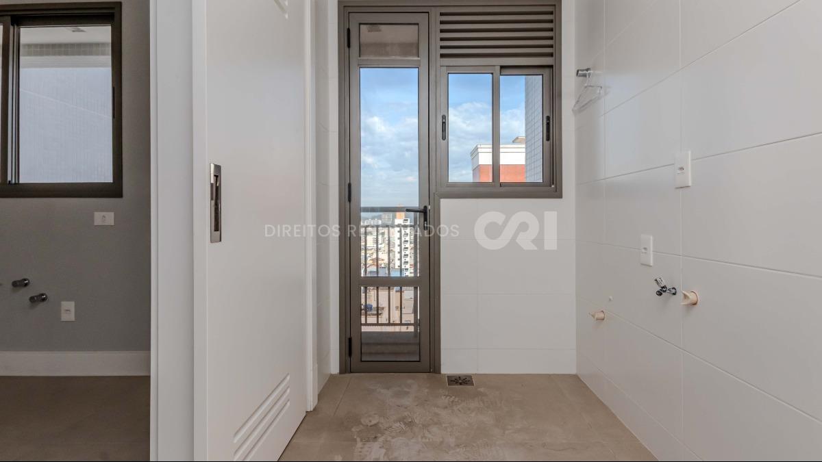 Apartamento com 4 Suítes no Edifício Torre de Mallorca no Centro de Balneário Camboriú