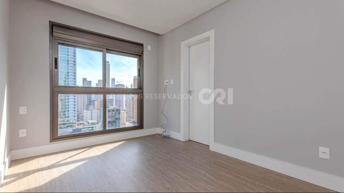 Apartamento com 4 Suítes no Edifício Torre de Mallorca no Centro de Balneário Camboriú
