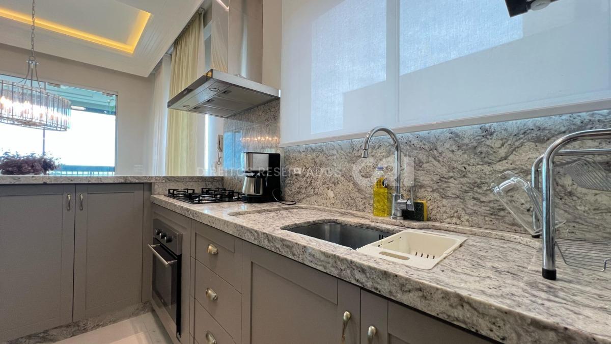 Apartamento com 3 Suítes no Ville de France na Meia Praia, Itapema