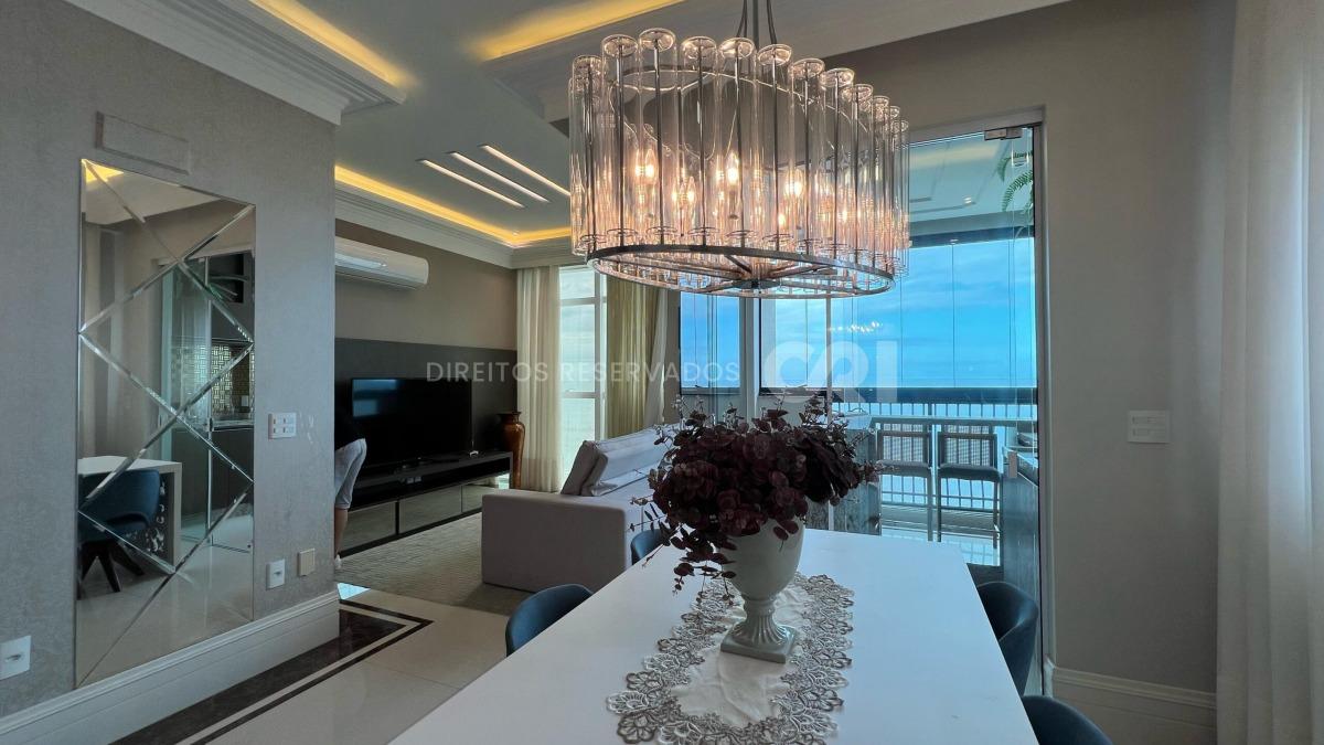 Apartamento com 3 Suítes no Ville de France na Meia Praia, Itapema