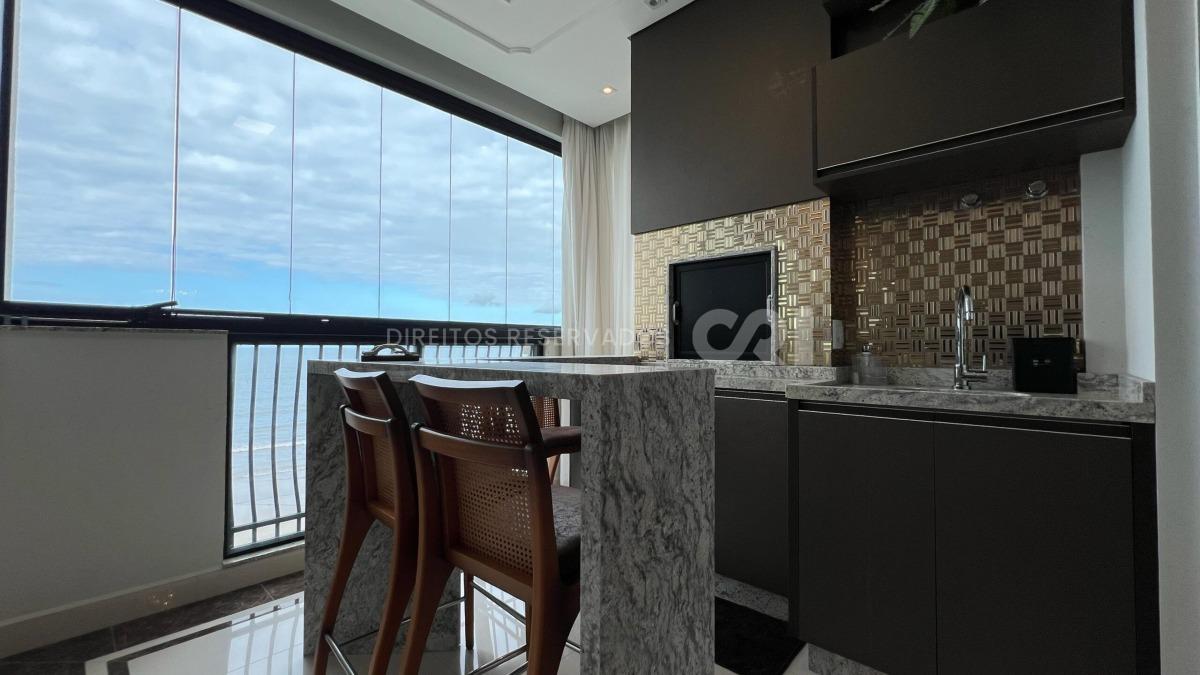 Apartamento com 3 Suítes no Ville de France na Meia Praia, Itapema