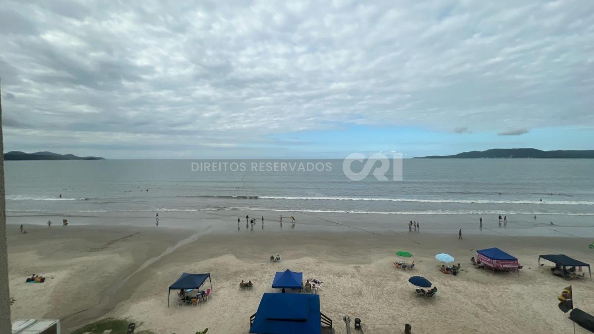 Apartamento com 3 Suítes no Ville de France na Meia Praia, Itapema