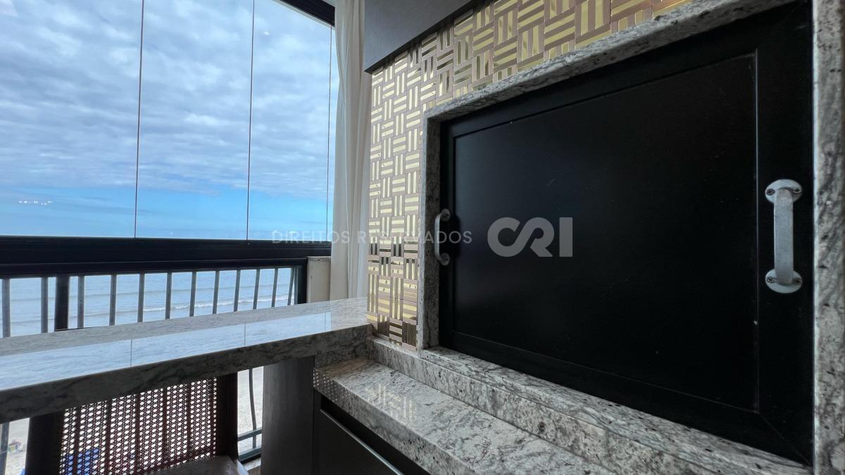 Apartamento com 3 Suítes no Ville de France na Meia Praia, Itapema