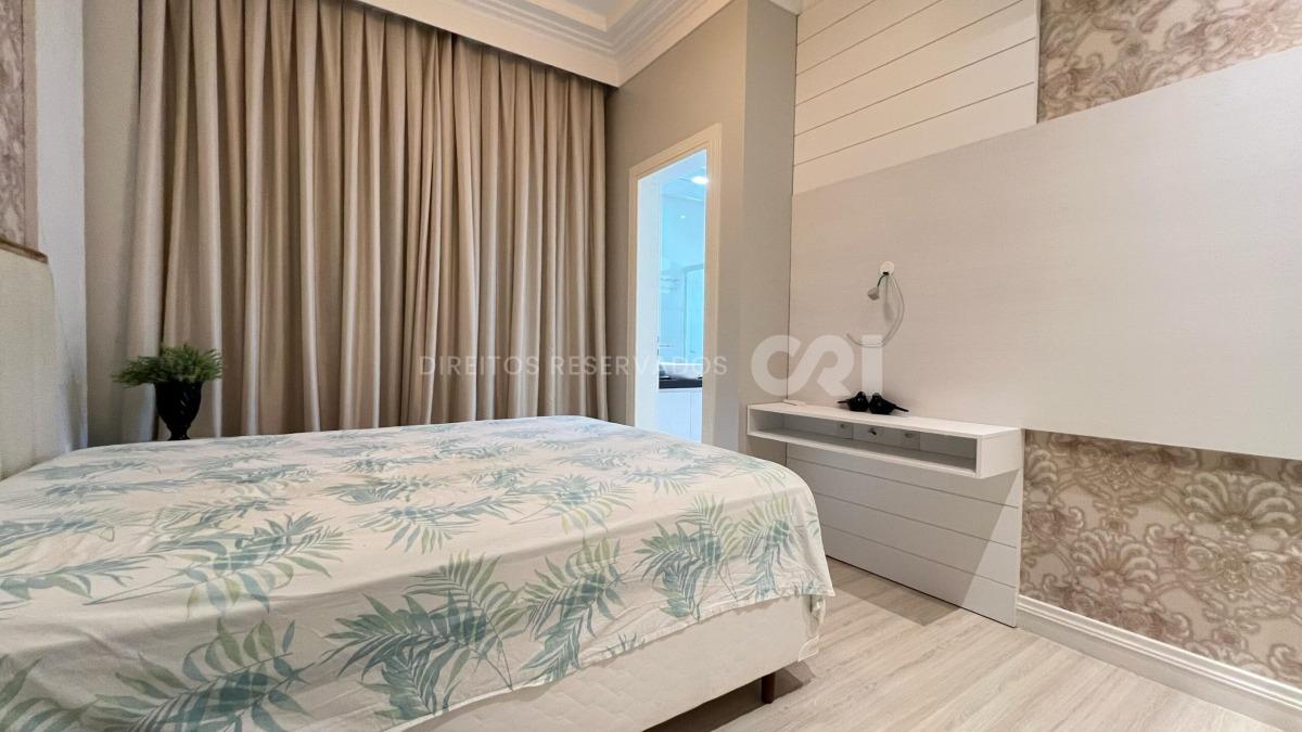 Apartamento com 3 Suítes no Ville de France na Meia Praia, Itapema