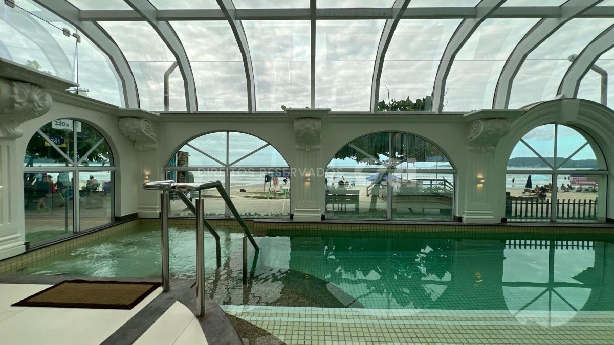 Apartamento com 3 Suítes no Ville de France na Meia Praia, Itapema