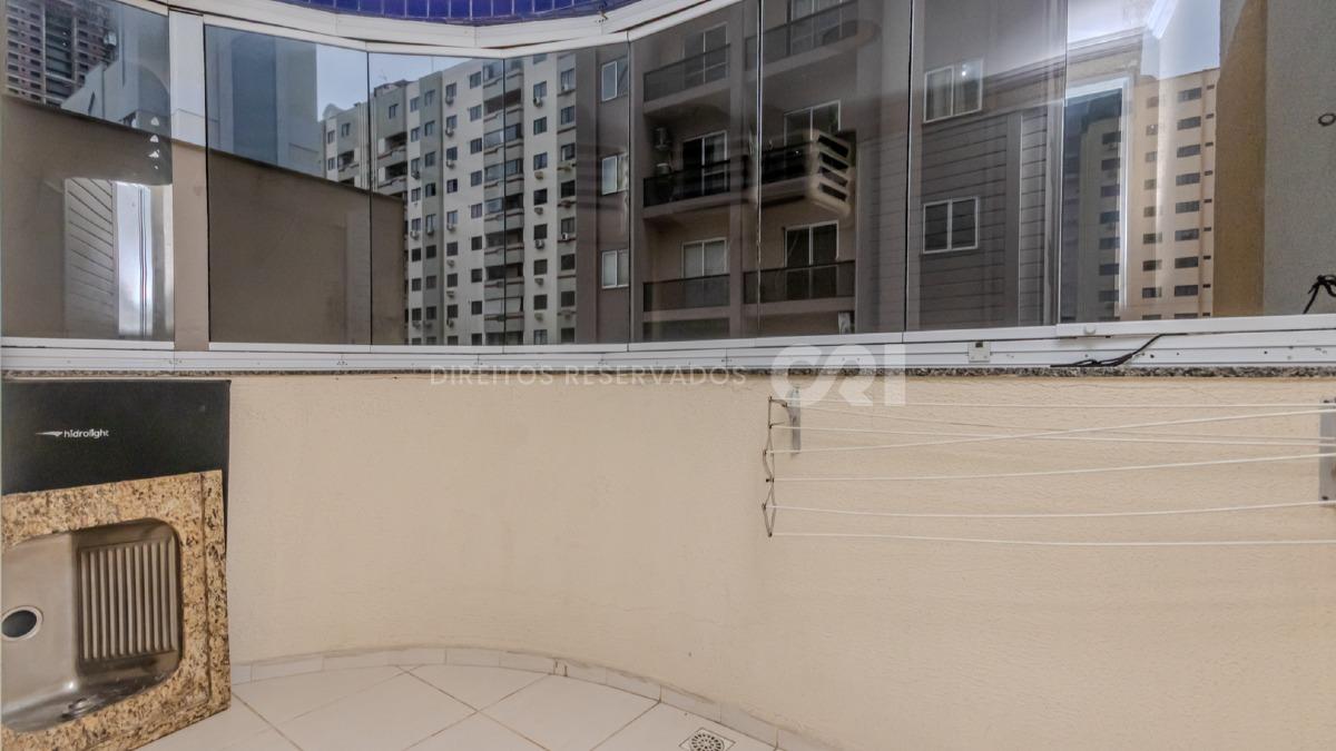 Apartamento com 3 dormitórios no Esquina Central no Centro de Balneário Camboriú