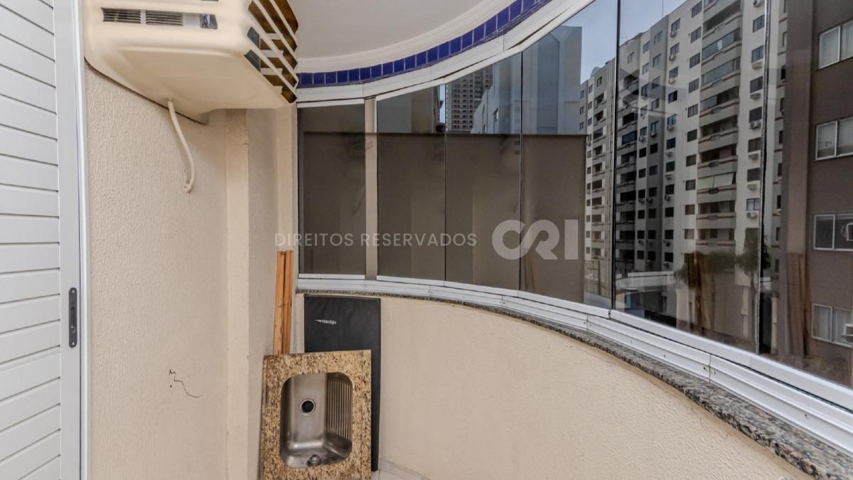  Apartamento com 3 dormitórios no Esquina Central no Centro de Balneário Camboriú