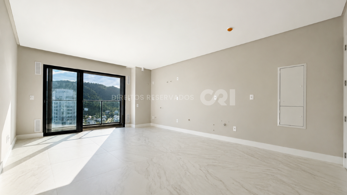 Apartamento com 2 dormitórios com sacada no Sky Brava na Praia Brava em Itajaí
