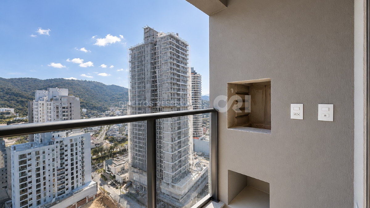 Apartamento com 2 dormitórios com sacada no Sky Brava na Praia Brava em Itajaí