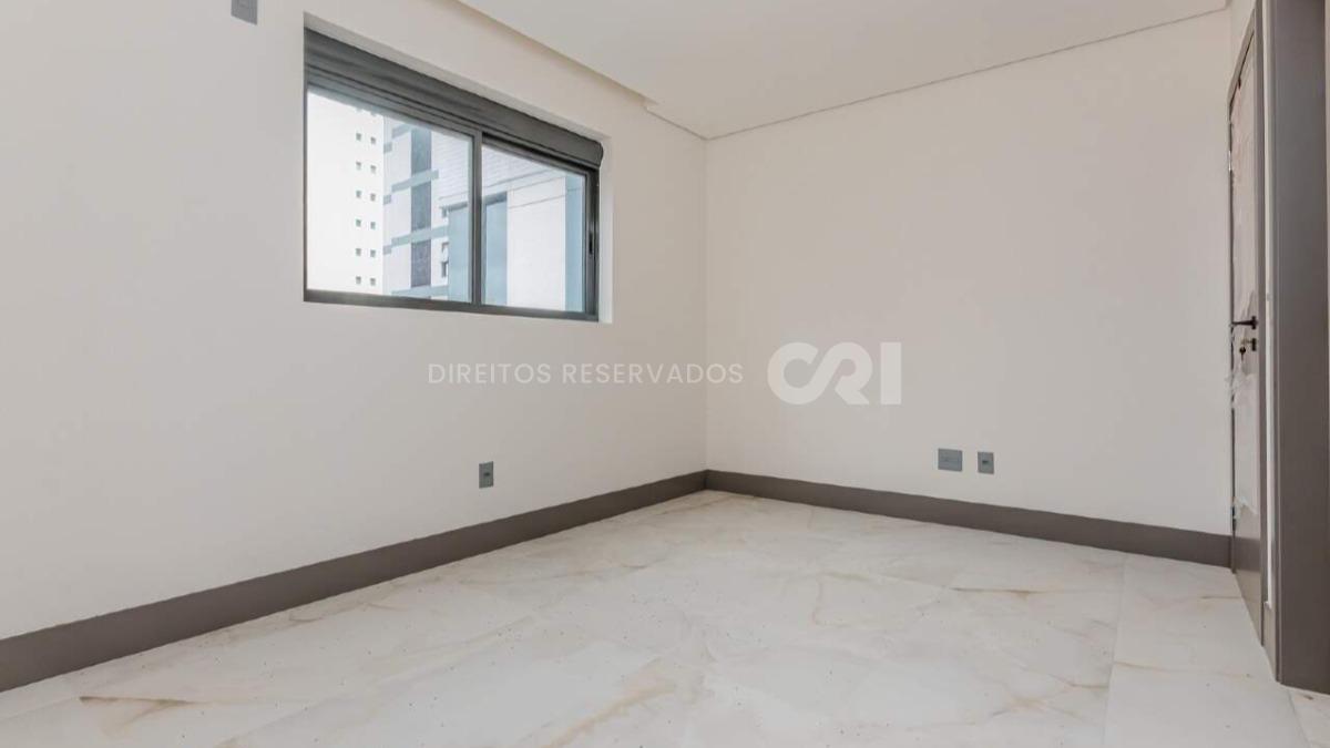 Apartamento com 03 suítes no Edifício Green Ocean no Centro em Balneário Camboriú