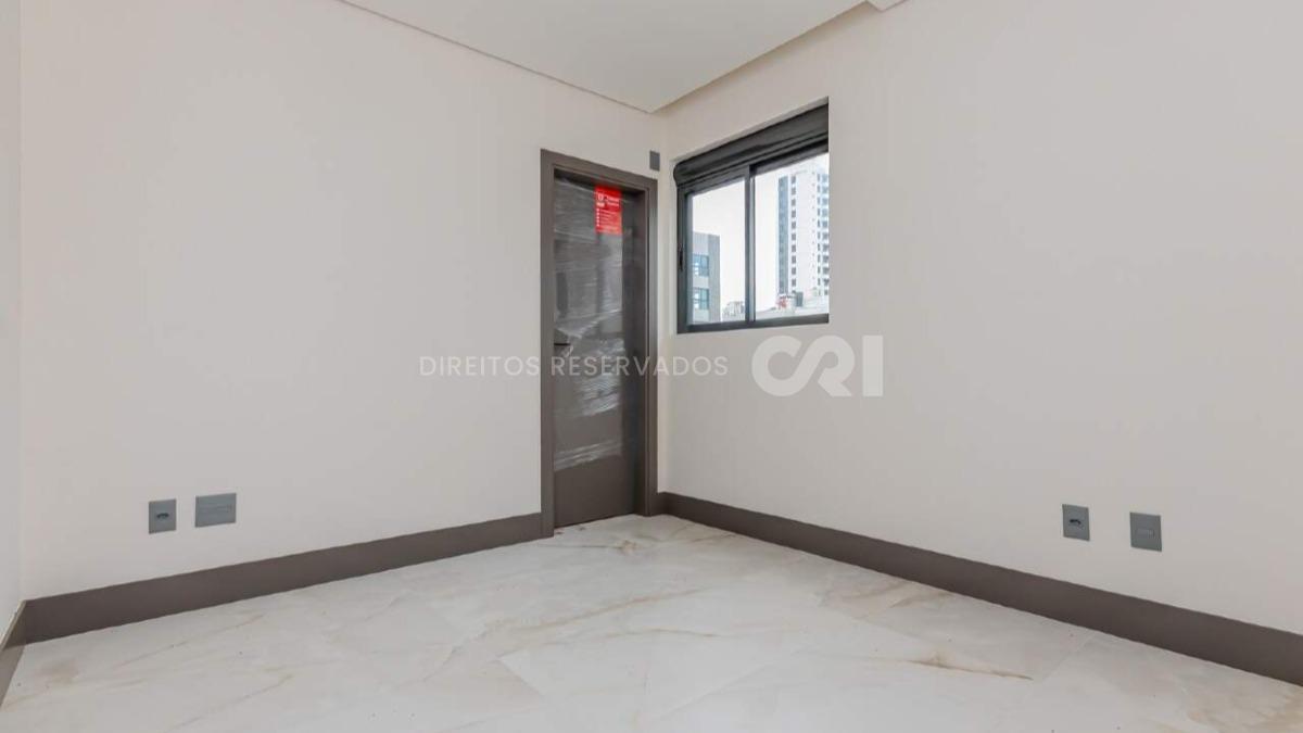 Apartamento com 03 suítes no Edifício Green Ocean no Centro em Balneário Camboriú