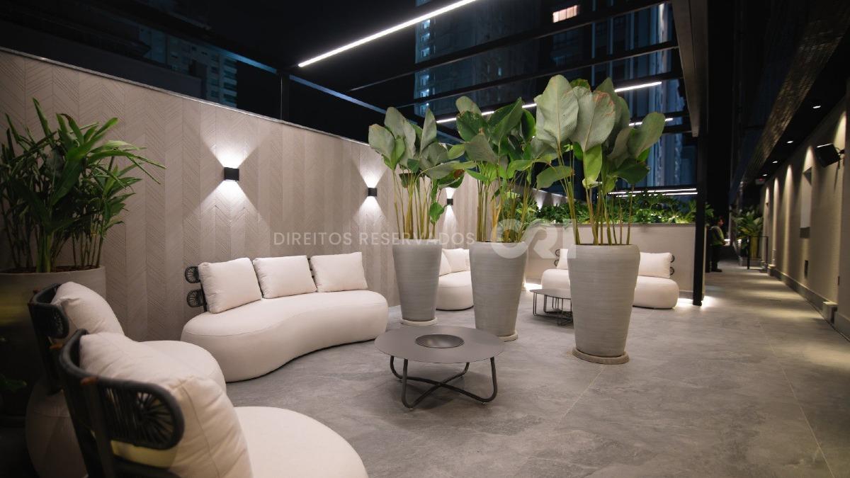 Apartamento com 4 Suítes na Shard Tower em Meia Praia, Itapema