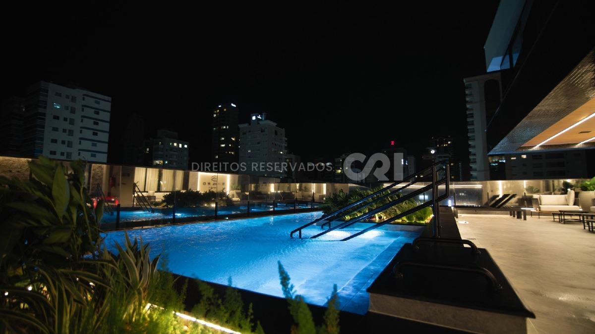 Apartamento com 4 Suítes na Shard Tower em Meia Praia, Itapema