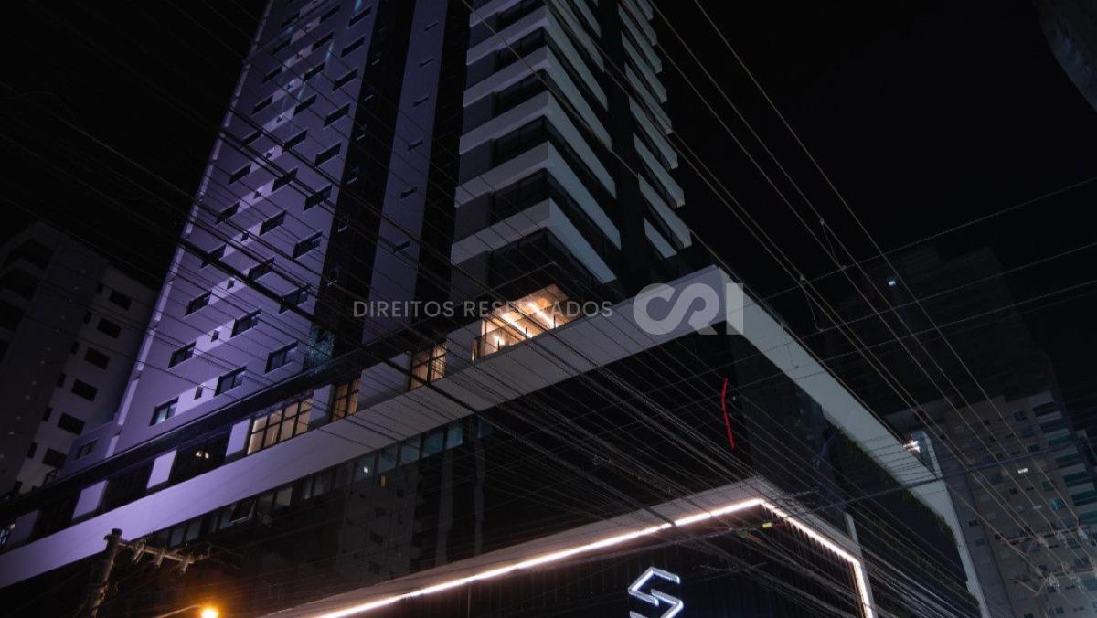 Apartamento com 4 Suítes na Shard Tower em Meia Praia, Itapema