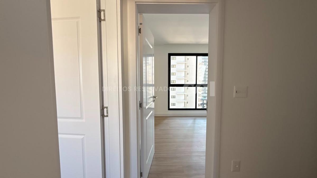 Apartamento com 3 Suítes no Petit Trianon na Meia Praia, Itapema